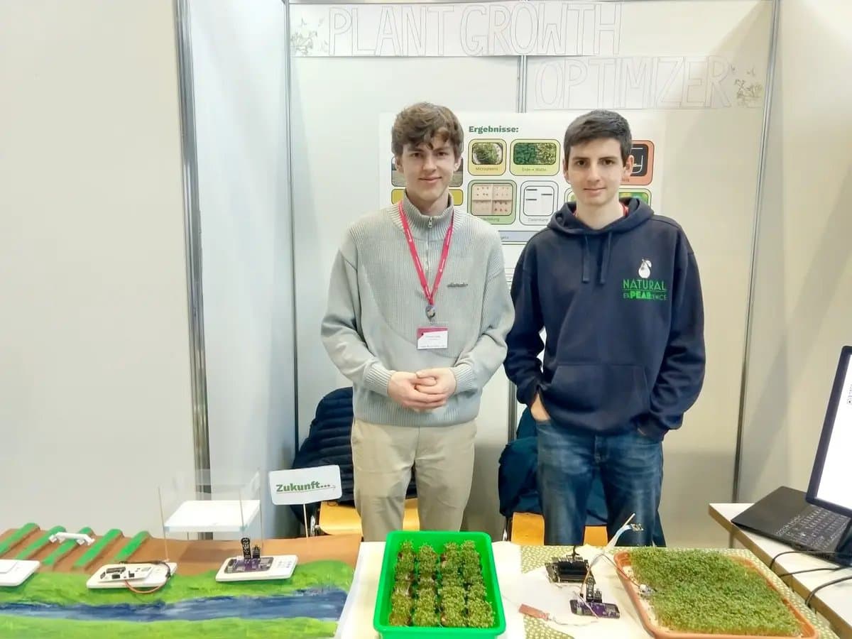 Botanical Bytes — das Team am Projektstand mit dem Plant Growth Optimizer